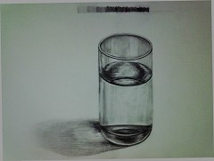 水の入ったコップ